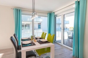 Dining - Holiday apartment with 2 bedrooms (Heiligenhafen)