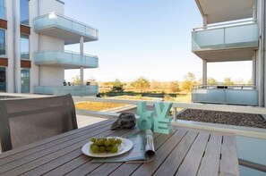Outdoor dining - Holiday apartment with 2 bedrooms (Heiligenhafen)