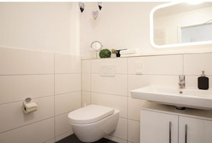 Bathroom - Holiday apartment with 1 bedroom (Heiligenhafen)
