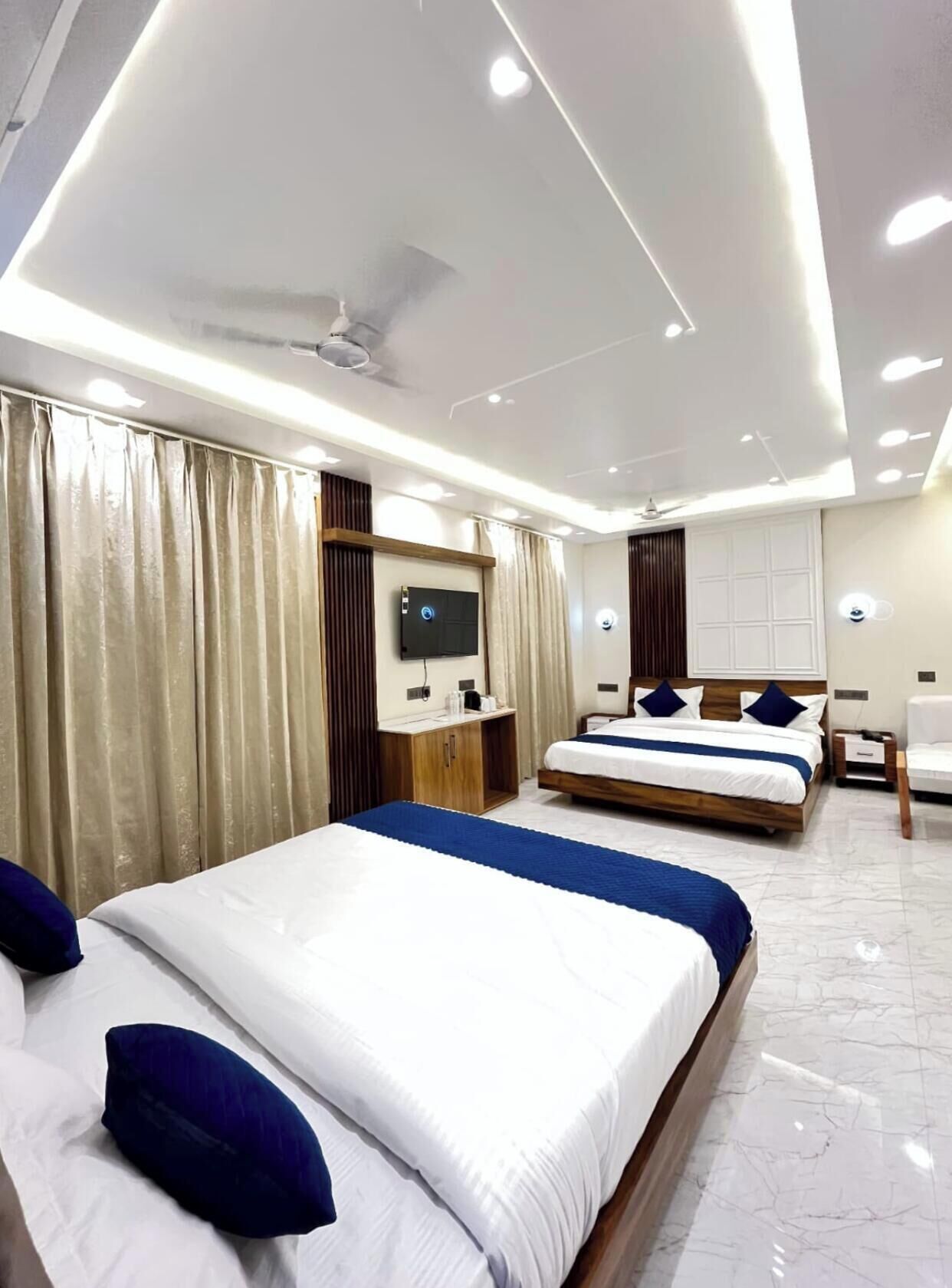 Luxury-Vierbettzimmer, Zimmerreinigung, Bergseite