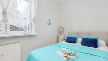 Iron/ironing board, travel crib, WiFi, bed sheets