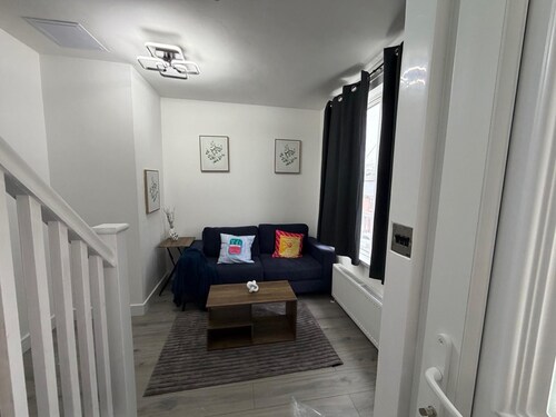 Cozy - 5 Bedroom House in Chatham