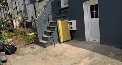 Spacious 5-bedroom Home in Chatham With Private Garden Sleeps 7