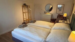 WiFi, bed sheets