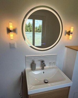Bathroom - Vrbo Property (Burglahr)