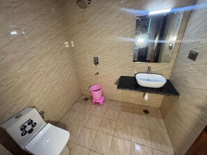 Free toiletries, towels, soap, toilet paper - Hotel Darbaar Inn (Jaipur)