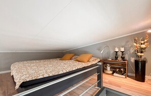 Bed - Gorgeous home in Uddevalla with private swimming pool, can be inside or outside (Uddevalla)
