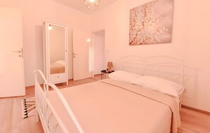 A bedroom with a bed, a nightstand, a lamp, a mirror, and a door. - Apartment '7' with Sea View, Shared Terrace and Wi-Fi (Sveti Petar na Moru)