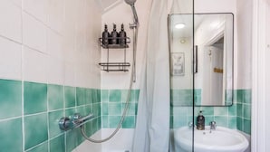 A bathroom with a shower, a sink, and a mirror. - The Geordie Getaway! (Newcastle upon Tyne)