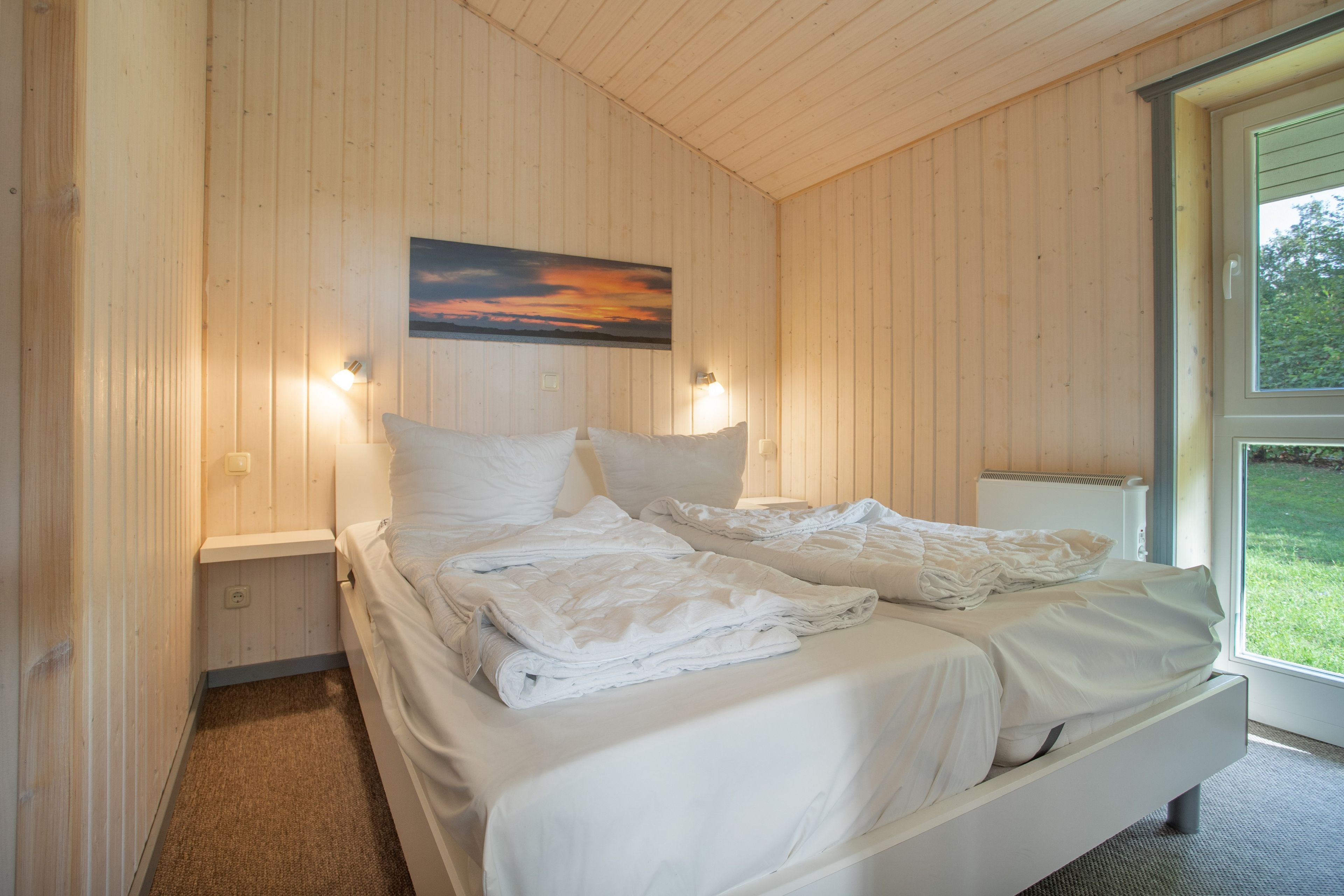WiFi, bed sheets