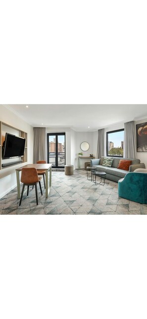 Living area - Sydney Marathon Stay | 2BR Deluxe – Sleeps 6 (Sydney)