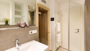 Bathroom - Vrbo Property (Zingst)