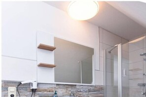 Bathroom - holiday apartment "Seehund 1" (Esens-Bensersiel)