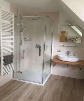 Bathroom - Holiday apartment with 2 bedrooms (Röbel\/Müritz)