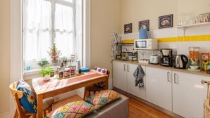 Deluxe Double Room | Dapur peribadi | Peti sejuk, ketuhar gelombang mikro 
