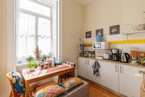 Dobbeltrom – deluxe | Eget kjøkken | Kjøleskap og mikrobølgeovn