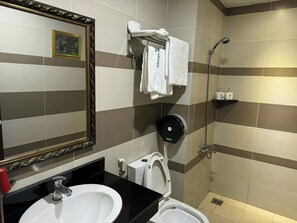 Bathroom - Tran Long Hotel (Binh Duong)