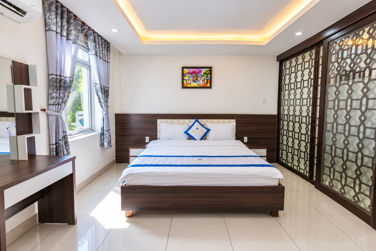 Free WiFi, bed sheets