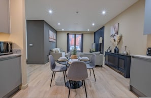 Unclassified image, 4 of 19, button - Luxury Home Pool Table Free Parking Sleeps 8 (Manchester)