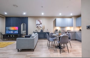 Unclassified image, 3 of 19, button - Luxury Home Pool Table Free Parking Sleeps 8 (Manchester)