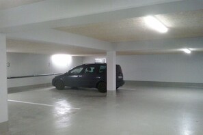 A parking garage with a car parked in a spot marked with the number 2. - Holiday apartment Husumer Wattwurm (Husum)