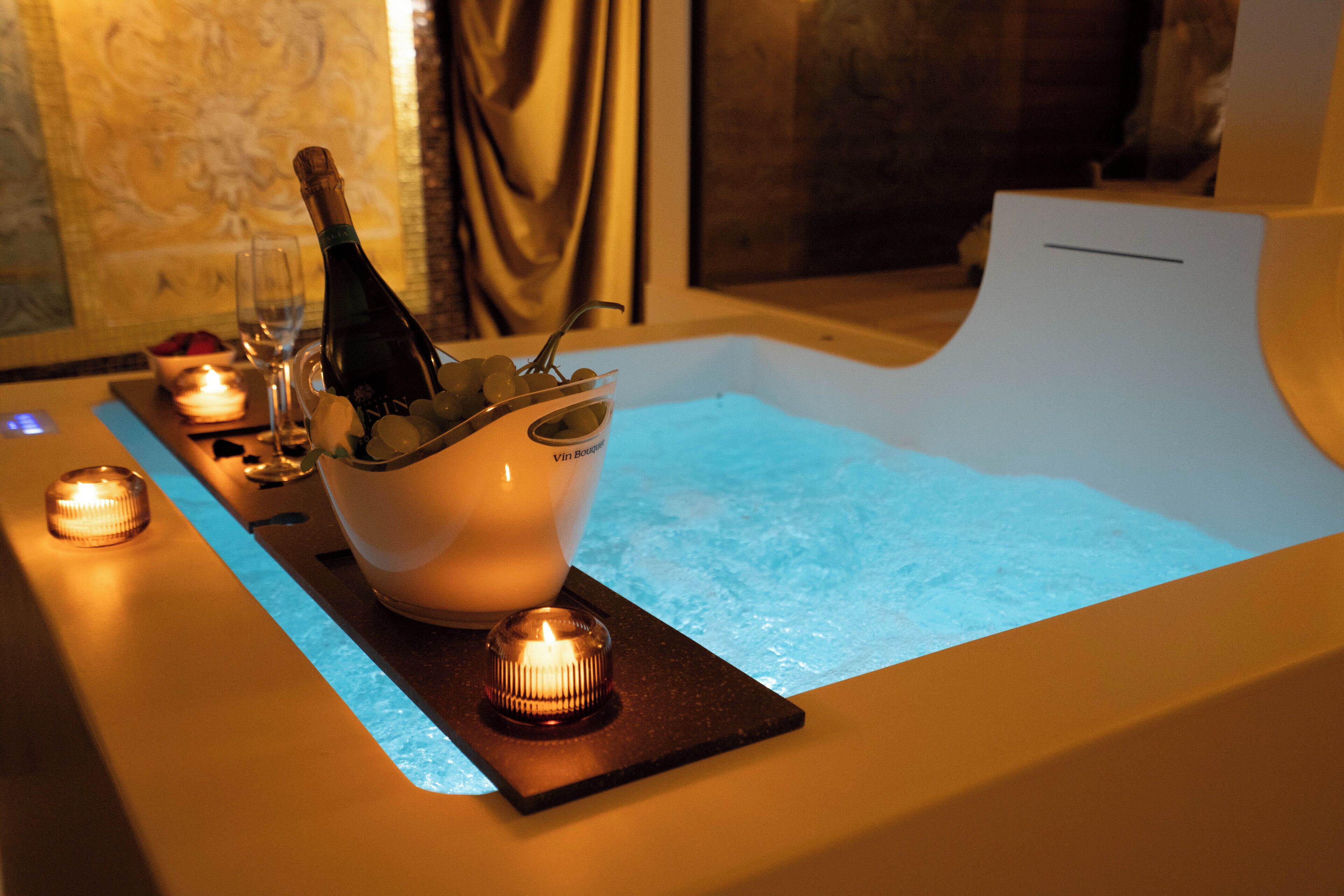 Indoor spa tub
