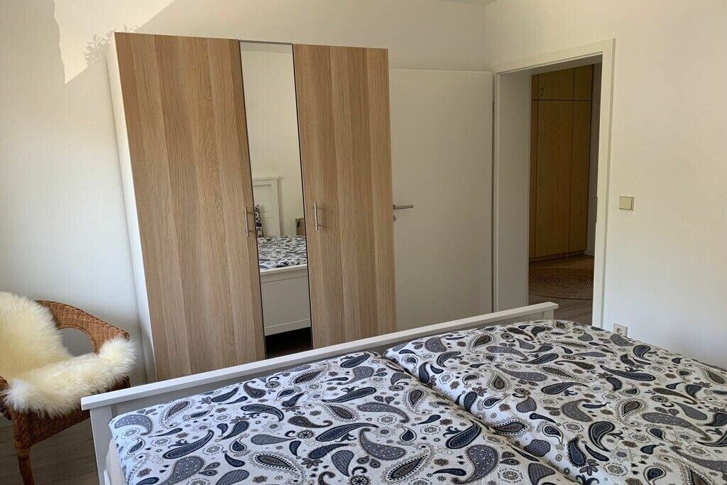 Tabla de planchar con plancha, wifi gratis y ropa de cama 