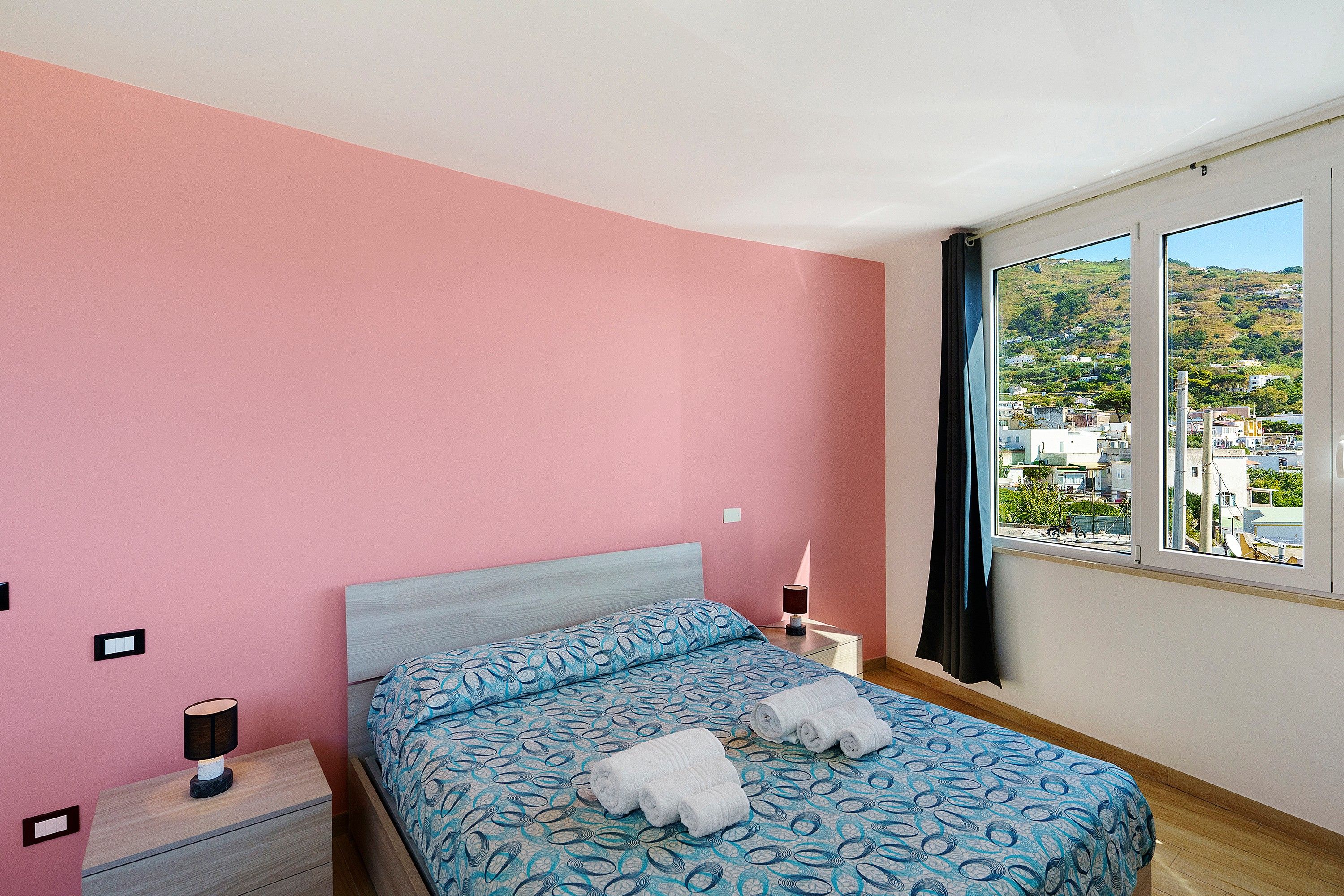 WiFi, bed sheets