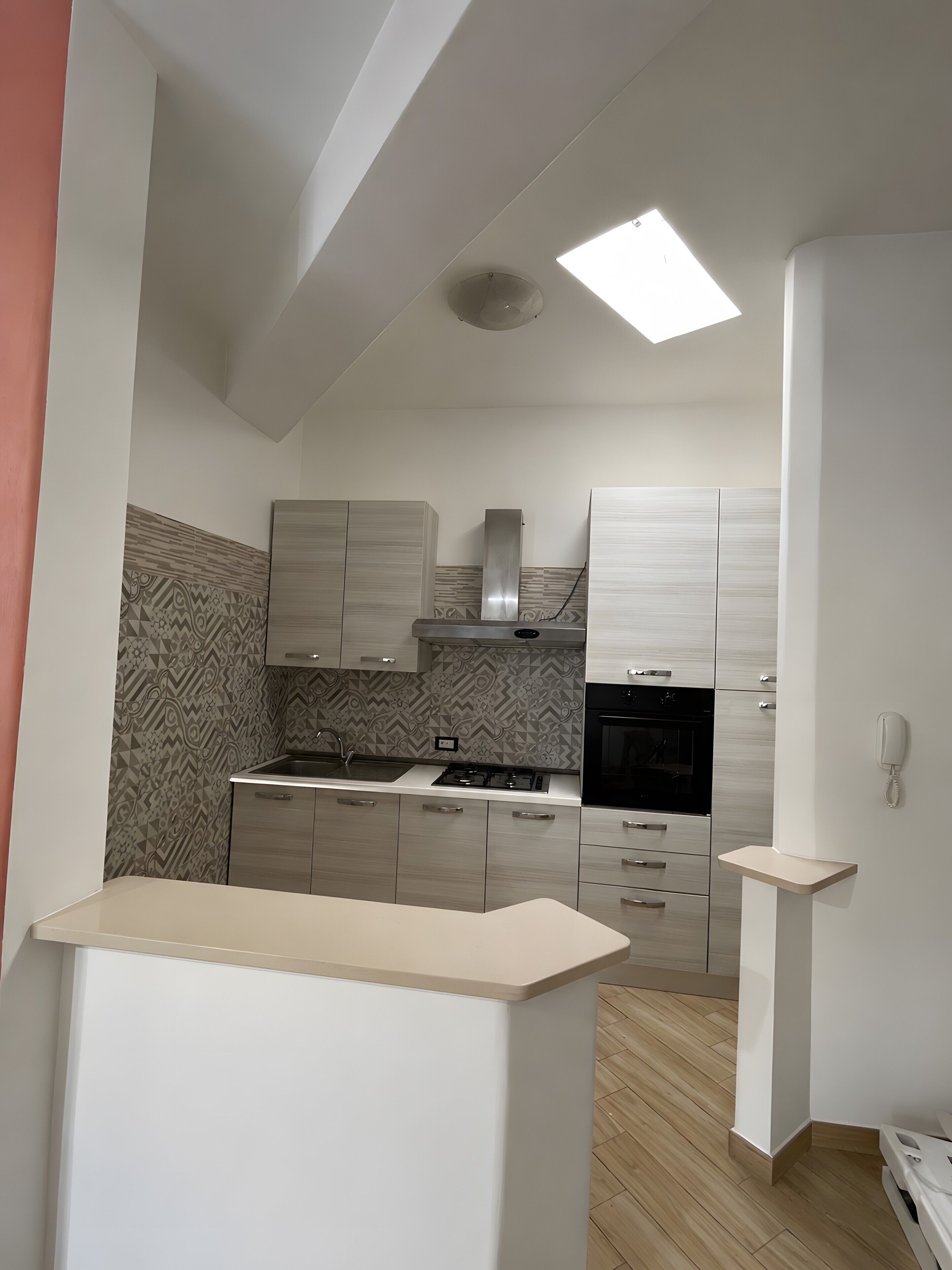 Coffee/tea maker, fridge, oven, stovetop