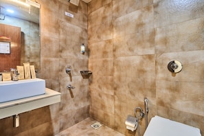 Deluxe Double Room, Bay View | Bathroom - Empire Suite (ANDHERI (EAST) MUMBAI)