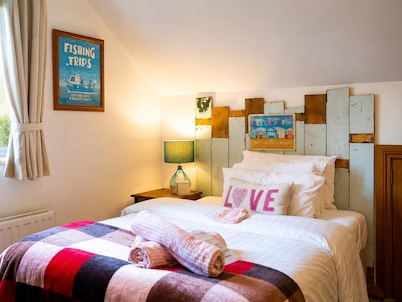 Cozy Carrowmenagh Cabin Retreat