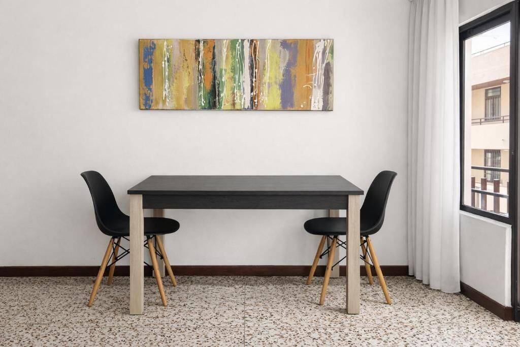 Departamento, balcón, vista a la ciudad | Restaurantes