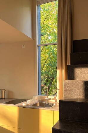 A kitchen with a window, a sink, and a stainless steel kettle. - Camping Ont Moeten - Hallertau by Interhome (Rekken)