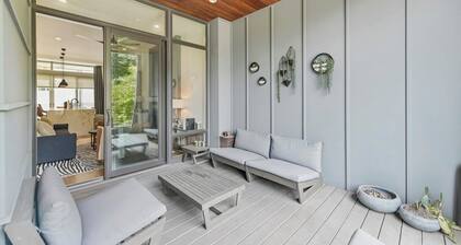 SmartHome TownHouse, 3 Bed rm w/private Bath rms&Tesla Electric Charging Station