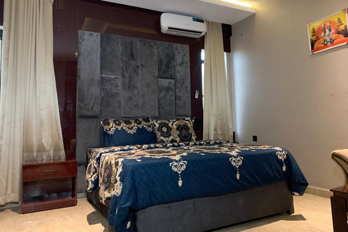 Economy Room, Balcony, City View | Desk, laptop workspace, blackout curtains, soundproofing