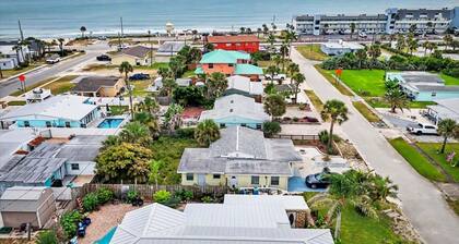 Sea Turtle Bungalow Just 200 Ft to the Beach