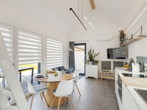 Stylish Tiny House in a Green Setting — Getaway with Your Dog — Air Conditioning — Terrace