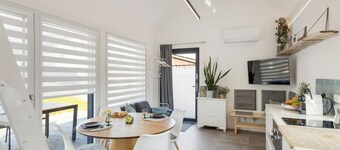 Stylish Tiny House in a Green Setting — Getaway with Your Dog — Air Conditioning — Terrace