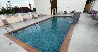 Checkinn Hotel And Resort