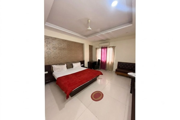Room - HR Resort And Hotel (Indore)