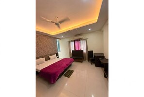 Premium Room - HR Resort And Hotel (Indore)