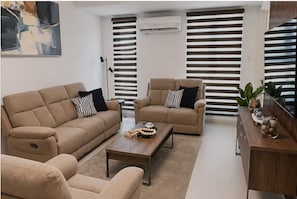 Living area - 1BR Comfort City Apartment with pool (Kingston)