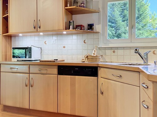 Nice apartment in villa for 4 people with WIFI, terrace and pets allowed