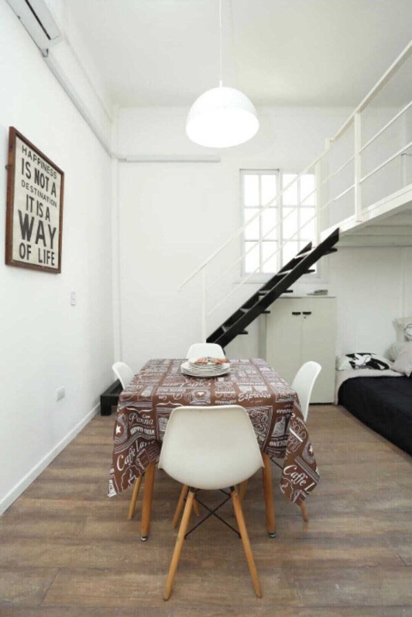 Dining - Beautiful Apartment in San Telmo (Buenos Aires)