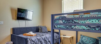 Las Cruces Oasis: Patio, Hot Tub + Mtn Views