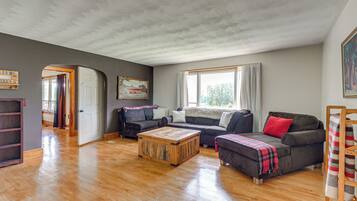 House (3 Bedrooms) | Interior