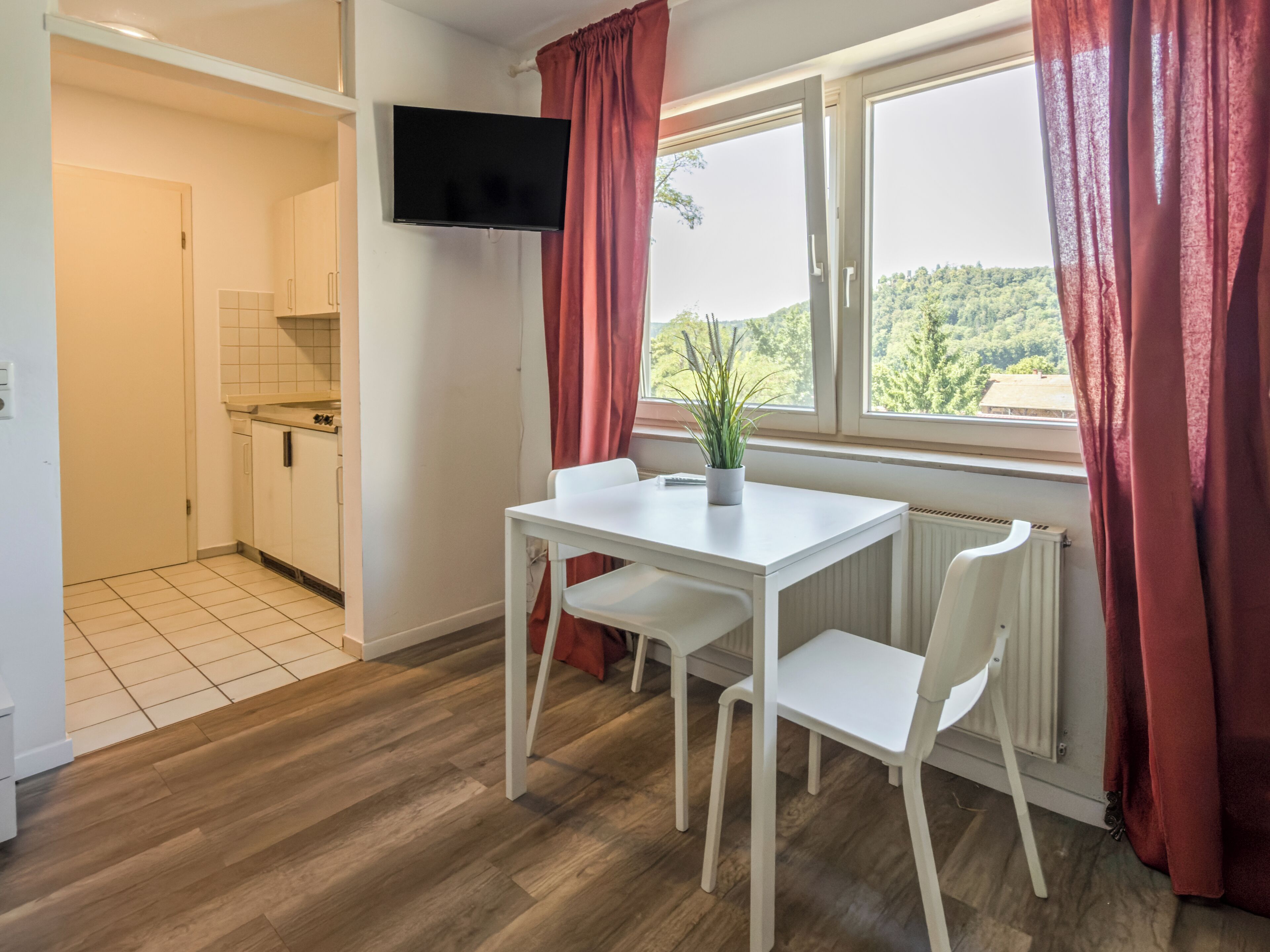 Classic Studio, 1 Queen Bed, Non Smoking | Dining