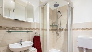 Bathroom - Apartment 'Old Town  in The Center At' with Wi-Fi (Flensburg)