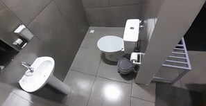 Triple Room | Bathroom