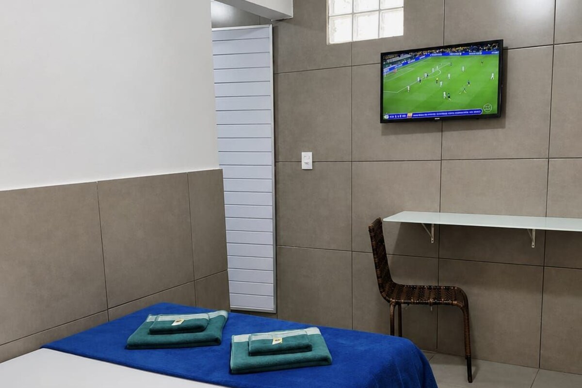 Suite | Desk, WiFi (free), bed sheets